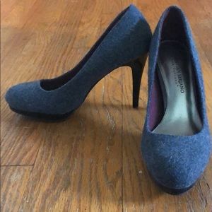 Size 7 gray pumps